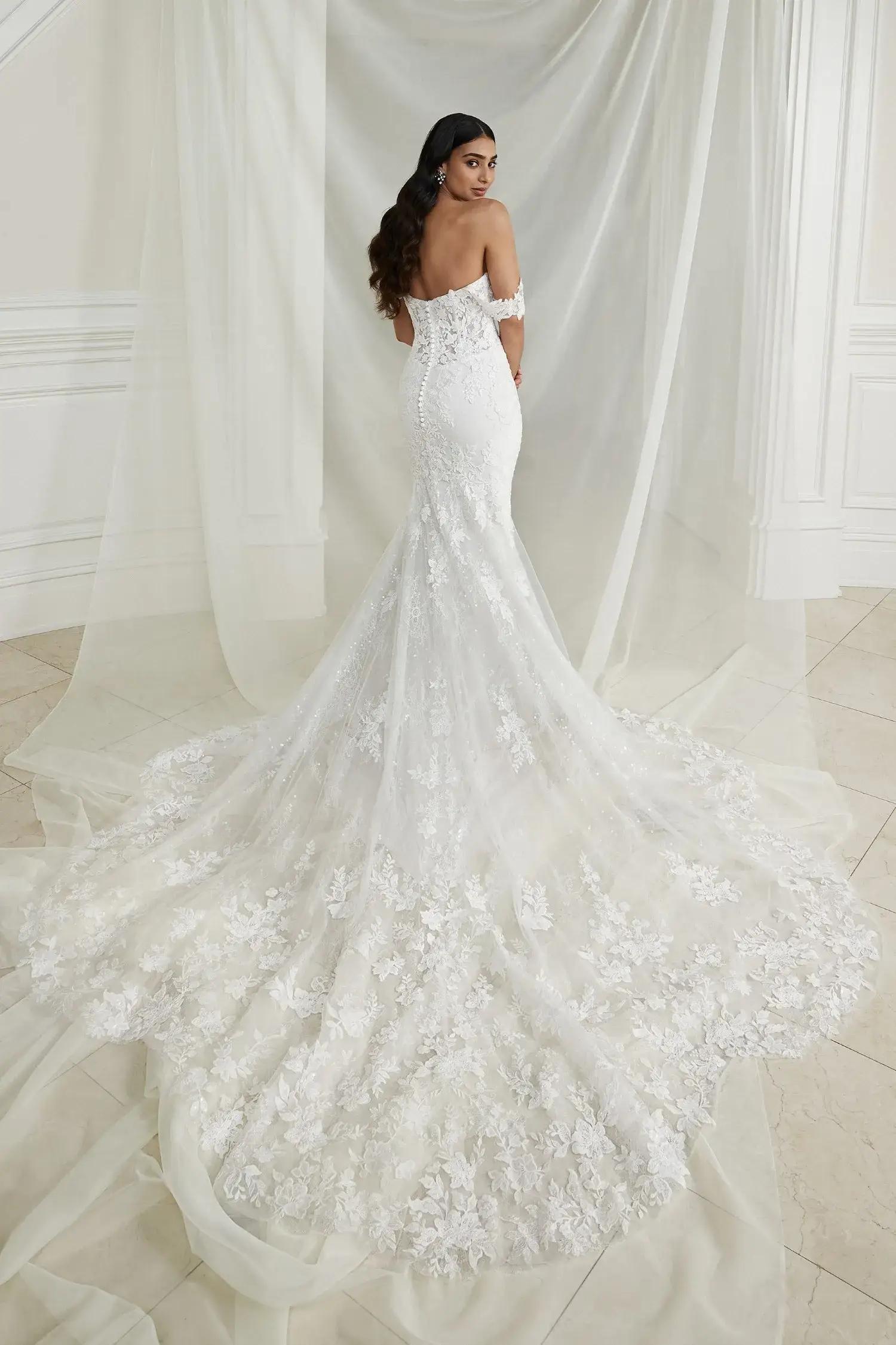 Choosing the Perfect Winter Wedding Dress Image